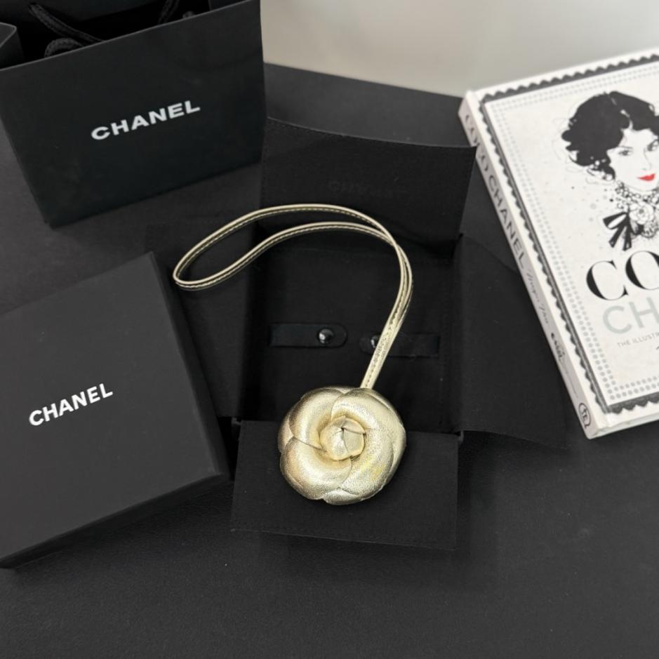 replica,repliche,fake,1:1,earrings,bracelet,ring,jewelry Nuovo charm per borsa Chanel Camellia in morbida e resistente pelle di agnello (DC53ZO) replica,repliche,fake,1:1,earrings,bracelet,ring,jewelry Nuovo charm per borsa Chanel Camellia in morbida e resistente pelle di agnello (DC53ZO)