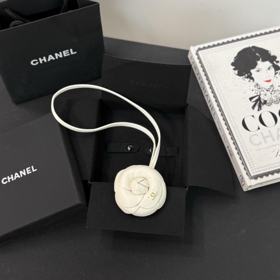 replica,repliche,fake,1:1,earrings,bracelet,ring,jewelry Nuovo charm per borsa Chanel Camellia in morbida e resistente pelle di agnello (TKUEVO) replica,repliche,fake,1:1,earrings,bracelet,ring,jewelry Nuovo charm per borsa Chanel Camellia in morbida e resistente pelle di agnello (TKUEVO)
