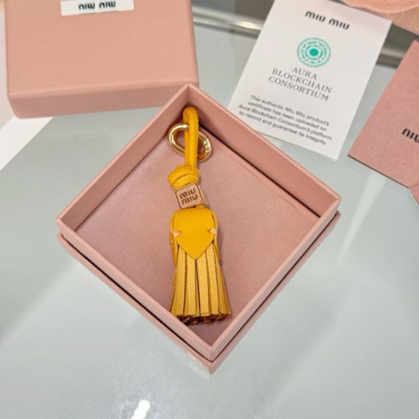 replica,repliche,fake,1:1,earrings,bracelet,ring,jewelry Nuovi accessori per scarpe con nappine medie MIUMIU (71XNEA)
