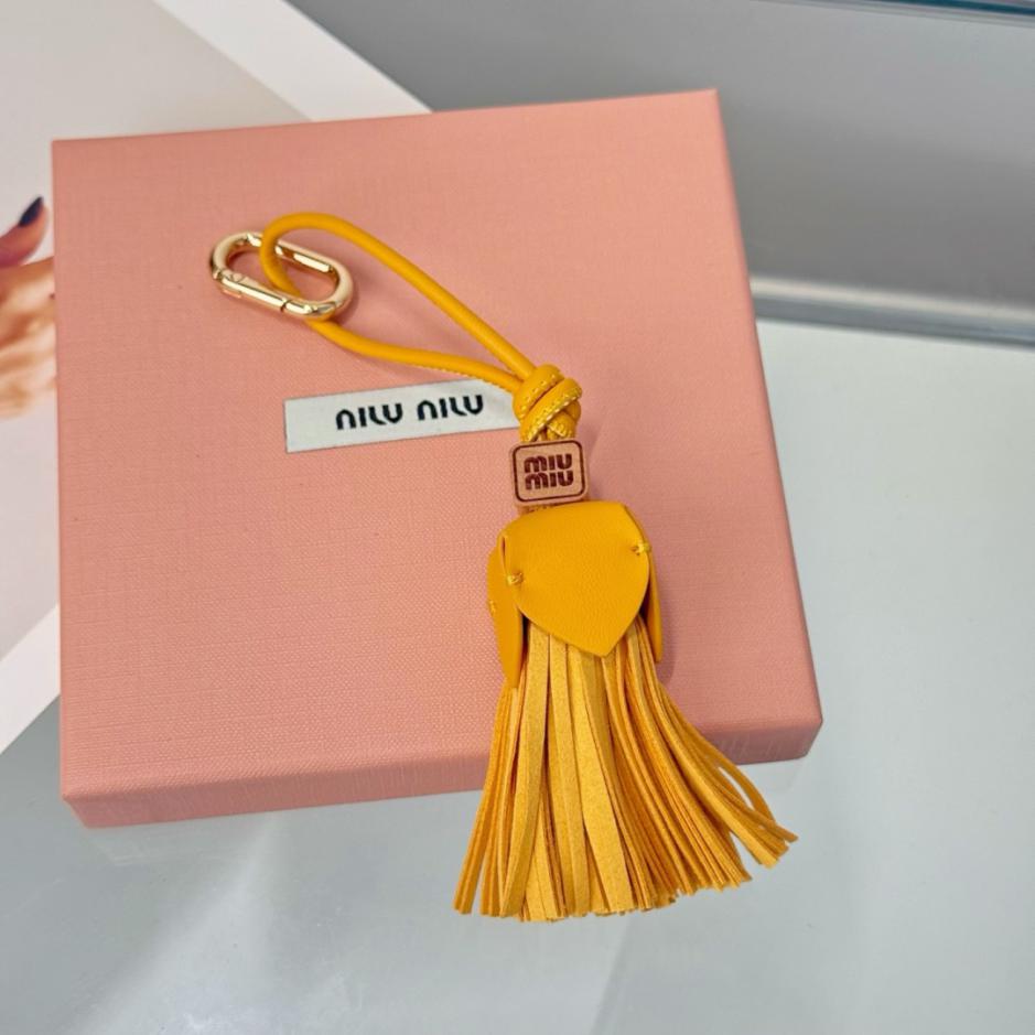 replica,repliche,fake,1:1,earrings,bracelet,ring,jewelry Nuovi accessori per scarpe con nappe grandi MIUMIU (Q9MGYF) replica,repliche,fake,1:1,earrings,bracelet,ring,jewelry Nuovi accessori per scarpe con nappe grandi MIUMIU (Q9MGYF)