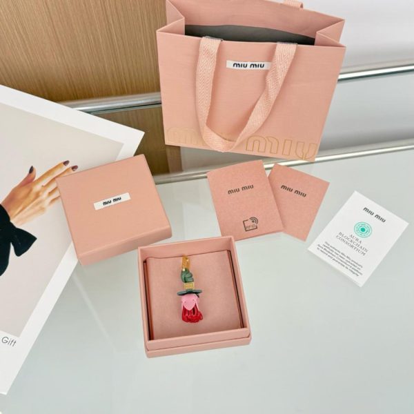 replica,repliche,fake,1:1,earrings,bracelet,ring,jewelry Nuovo accessorio per scarpe MIUMIU Mini fiore rosa (4TM7AD)