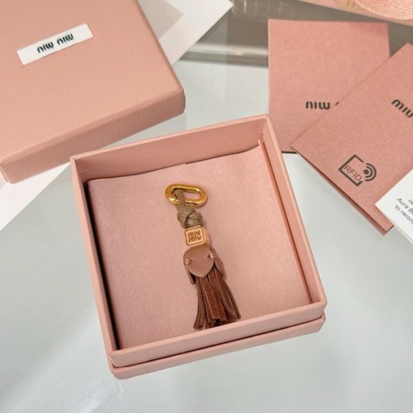 replica,repliche,fake,1:1,earrings,bracelet,ring,jewelry Nuovo accessorio per scarpe MIUMIU Mini Nappa (1XVMCB)