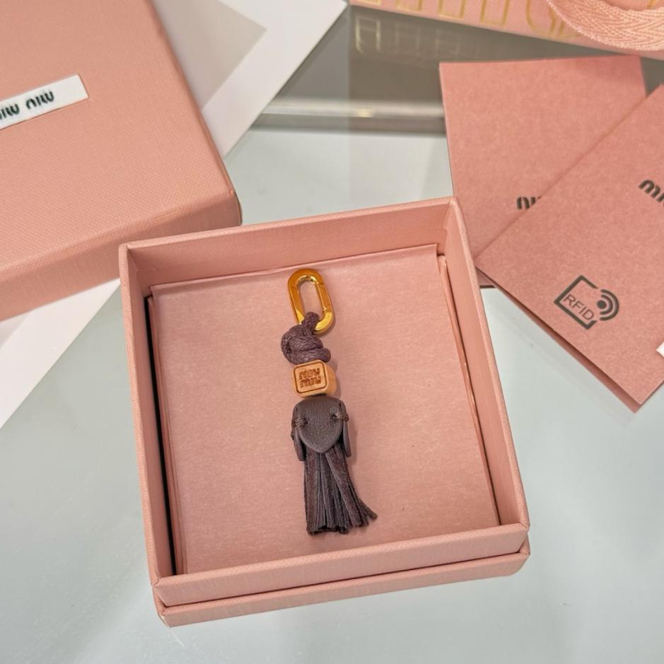 replica,repliche,fake,1:1,earrings,bracelet,ring,jewelry Nuovo accessorio per scarpe MIUMIU con mini nappina (TJWG7I) replica,repliche,fake,1:1,earrings,bracelet,ring,jewelry Nuovo accessorio per scarpe MIUMIU con mini nappina (TJWG7I)