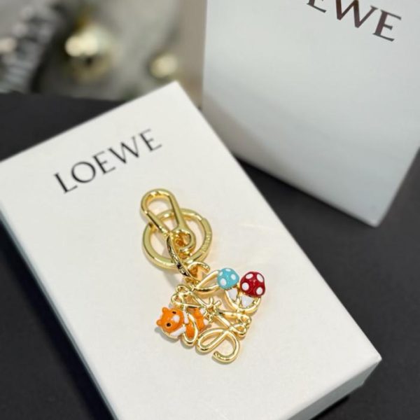 replica,repliche,fake,1:1,earrings,bracelet,ring,jewelry Nuovo portachiavi/ciondolo per borsa a forma di criceto e fungo, frutto della collaborazione tra LOEWE e Suna Fujita (425DZF)