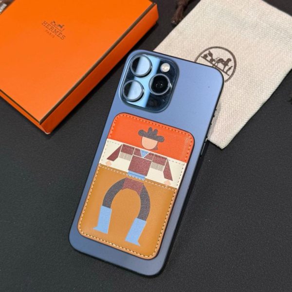 replica,repliche,fake,1:1,earrings,bracelet,ring,jewelry Nuova confezione Hermès: porta carte magnetico MagSafe “Denim” di HERMES (FSX51W)