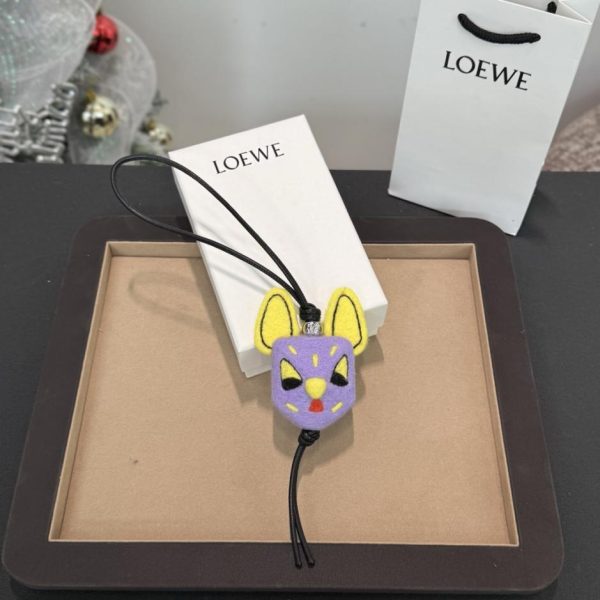 replica,repliche,fake,1:1,earrings,bracelet,ring,jewelry Nuovo ciondolo Loewe a forma di gattino in feltro (IRK2I0)