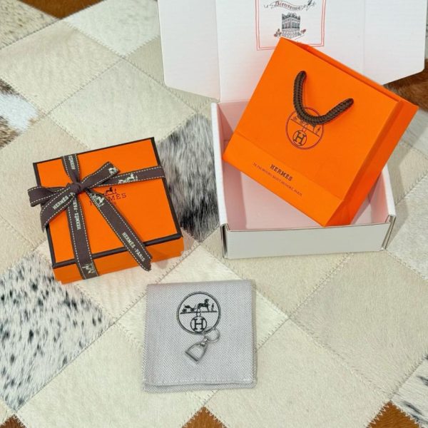 replica,repliche,fake,1:1,earrings,bracelet,ring,jewelry Nuova mini staffa in acciaio puro con fibbia a foulard in seta vintage (NAMO19)