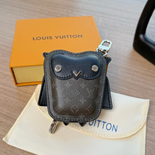 replica,repliche,fake,1:1,earrings,bracelet,ring,jewelry Nuovo arrivo: portachiavi a forma di gufo per custodia di cuffie Louis Vuitton (1OZVN7)