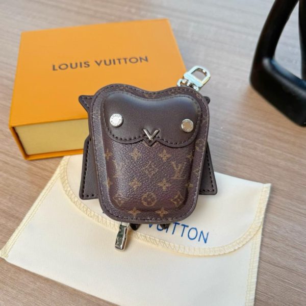 replica,repliche,fake,1:1,earrings,bracelet,ring,jewelry Nuovo arrivo: portachiavi a forma di gufo per custodia di cuffie Louis Vuitton (I81M4G)