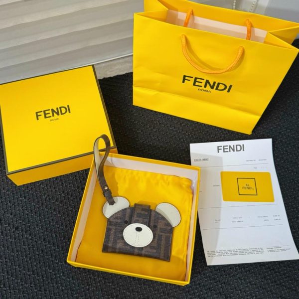 replica,repliche,fake,1:1,earrings,bracelet,ring,jewelry Nuovo portacarte Fendi Animal Collection (7J7O1F)