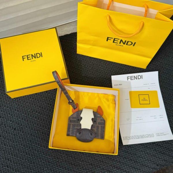 replica,repliche,fake,1:1,earrings,bracelet,ring,jewelry Nuovo portacarte Fendi della serie Animal (QUUOGU)
