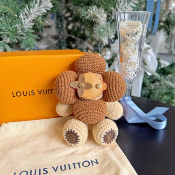 replica,repliche,fake,1:1,earrings,bracelet,ring,jewelry Bambola di lana Louis Vuitton M02582 Vivian (8MBNWF)
