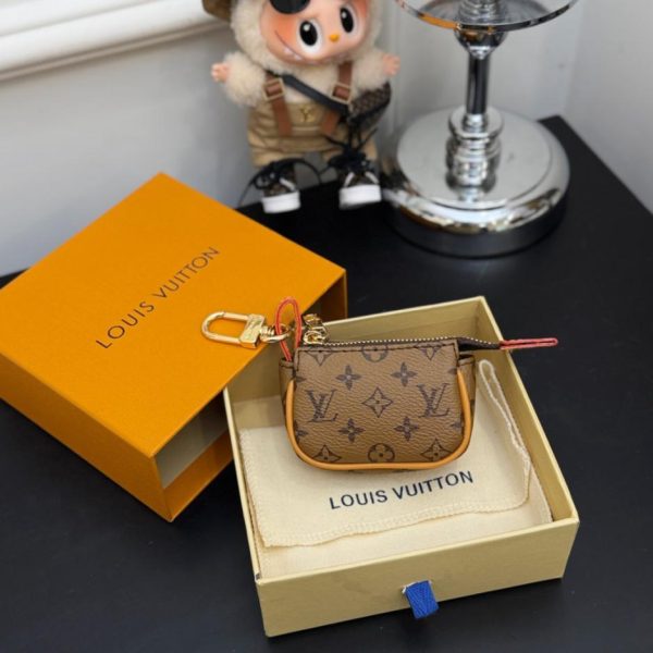 replica,repliche,fake,1:1,earrings,bracelet,ring,jewelry Nuovo arrivo M02460 Louis Vuitton xTM MICRO POCHETTE Mini Clutch Bag Charm (H5M66M)