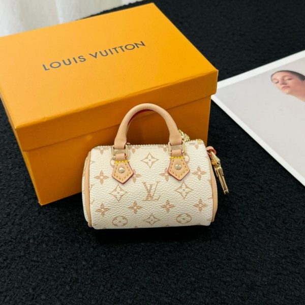 replica,repliche,fake,1:1,earrings,bracelet,ring,jewelry Nuovo portachiavi e charm per borsa MINI KEEPALL, charm per mini borsa a cuscino Louis Vuitton (G3HTKQ)