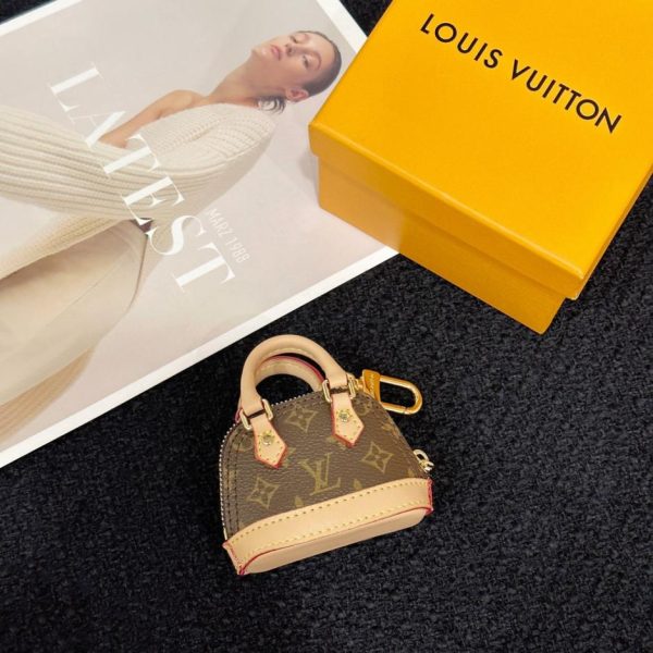 replica,repliche,fake,1:1,earrings,bracelet,ring,jewelry Nuovo prodotto M00995 Portachiavi Louis Vuitton Mini Monogram Shell Bag Charm MICRO ALMA VERNIS (TW6O2V)