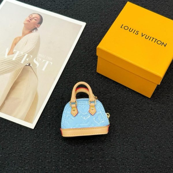 replica,repliche,fake,1:1,earrings,bracelet,ring,jewelry Nuovo arrivo M01705 Portachiavi Louis Vuitton Mini Shell Bag MICRO ALMA VERNIS (513QQ5)