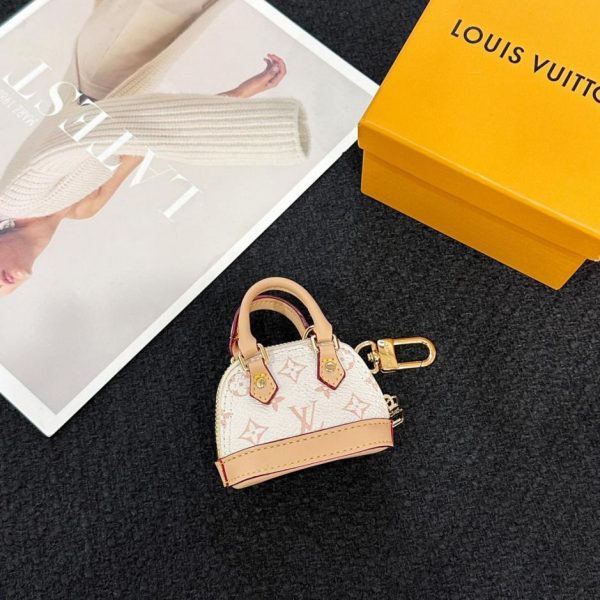 replica,repliche,fake,1:1,earrings,bracelet,ring,jewelry Nuovo prodotto M01706 Portachiavi Louis Vuitton Mini Shell Bag MICRO ALMA VERNIS (B67GW1)
