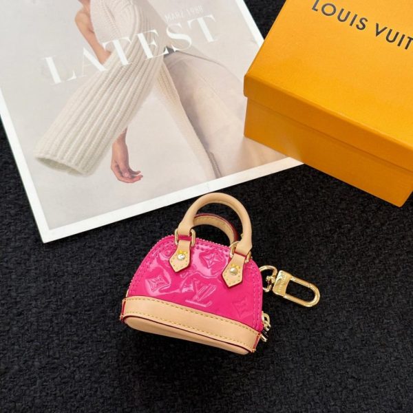replica,repliche,fake,1:1,earrings,bracelet,ring,jewelry Nuovo prodotto M01706 Portachiavi Louis Vuitton Mini Shell Bag MICRO ALMA VERNIS (B78738)