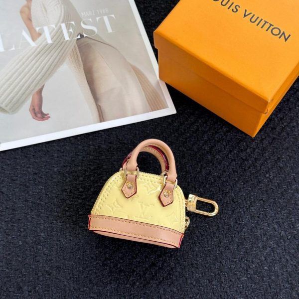 replica,repliche,fake,1:1,earrings,bracelet,ring,jewelry Nuovo prodotto M01707 Portachiavi Louis Vuitton Mini Shell Bag MICRO ALMA VERNIS (DMFBYX)