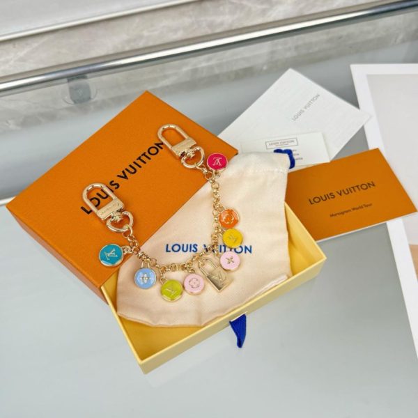 replica,repliche,fake,1:1,earrings,bracelet,ring,jewelry Portachiavi LV, ciondolo per borsa con perline, catena per borsa, accessori per borsa e portachiavi Spring Street (GU8D4I)