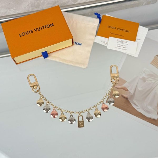 replica,repliche,fake,1:1,earrings,bracelet,ring,jewelry Portachiavi LV, ciondolo per borsa con perline, catena per borsa, accessori per borse e portachiavi Spring Street (K1HUU7)