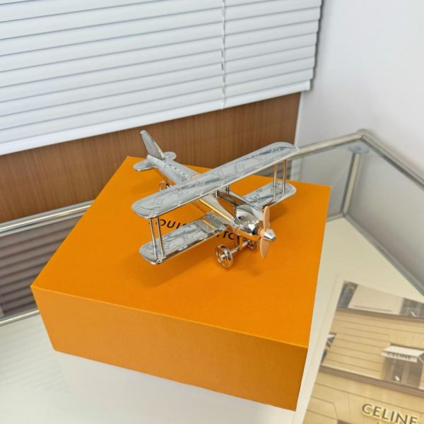 replica,repliche,fake,1:1,earrings,bracelet,ring,jewelry Statuetta a forma di aereo LV in edizione limitata (JKZCGJ)