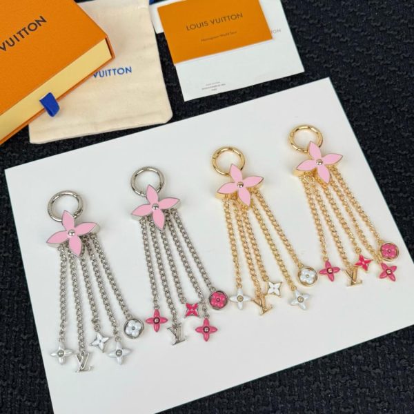 replica,repliche,fake,1:1,earrings,bracelet,ring,jewelry LOUIS VUITTON Nuovo arrivo invernale: Portachiavi con ciondolo a nappina per borsa (37DN6N)