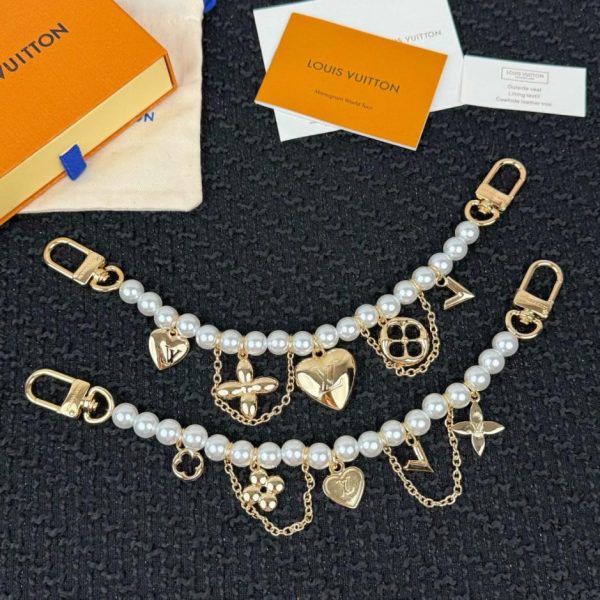 replica,repliche,fake,1:1,earrings,bracelet,ring,jewelry Nuova catena lunga per borsa LOUIS VUITTON con cuore di perle (HB241T)