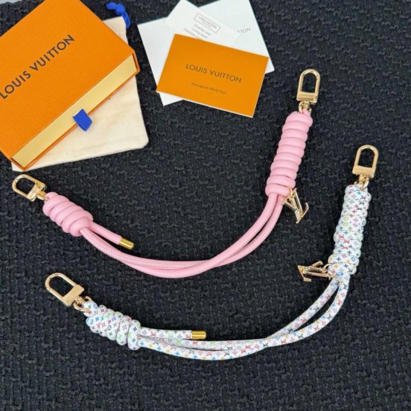 replica,repliche,fake,1:1,earrings,bracelet,ring,jewelry Nuova catena lunga in pelle con ciondolo per borsa LOUIS VUITTON (NWZ4UA)