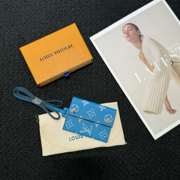 replica,repliche,fake,1:1,earrings,bracelet,ring,jewelry Nuovo prodotto M83153LV porta biglietti da visita con cordino (G5QWY3)