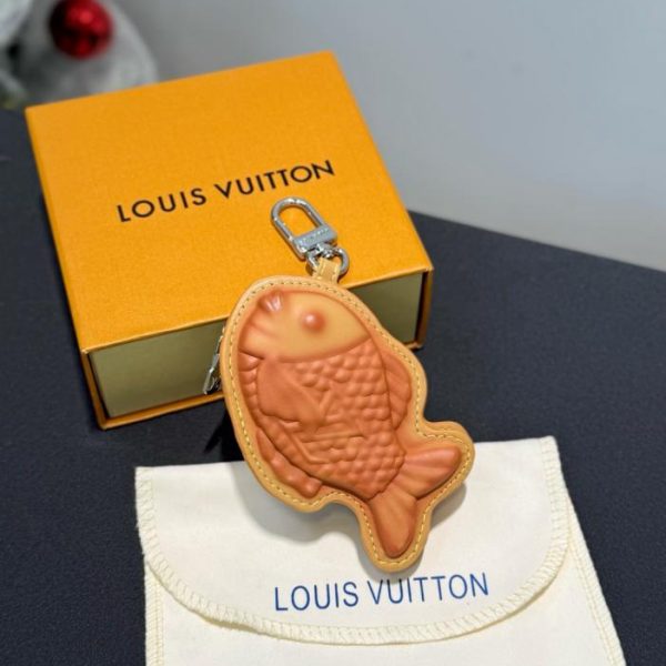 replica,repliche,fake,1:1,earrings,bracelet,ring,jewelry M03360 Ciondolo per borsa/custodia per cuffie Louis Vuitton TAIYAKI a forma di orata (53BH2O)