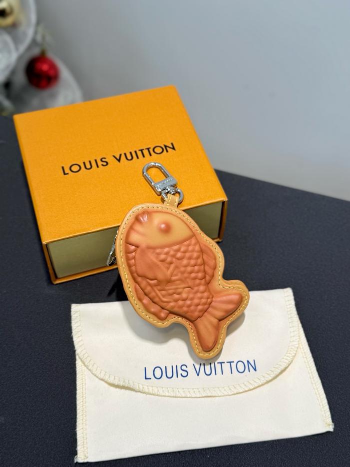 replica,repliche,fake,1:1,earrings,bracelet,ring,jewelry M03360 Ciondolo per borsa/custodia per cuffie Louis Vuitton TAIYAKI a forma di orata (53BH2O) replica,repliche,fake,1:1,earrings,bracelet,ring,jewelry M03360 Ciondolo per borsa/custodia per cuffie Louis Vuitton TAIYAKI a forma di orata (53BH2O)