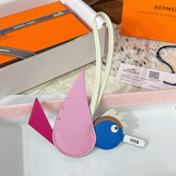 replica,repliche,fake,1:1,earrings,bracelet,ring,jewelry Nuovo ciondolo Hermes a forma di uccello, pendente per borsa Hermes a forma di uccello, portachiavi (52S8VF)