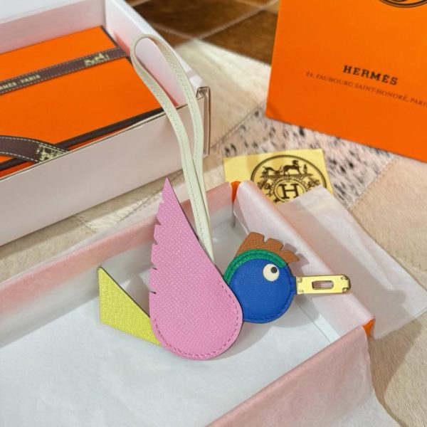 replica,repliche,fake,1:1,earrings,bracelet,ring,jewelry Nuovo ciondolo Hermes a forma di uccello, pendente per borsa Hermes a forma di uccello, portachiavi (749GGY)