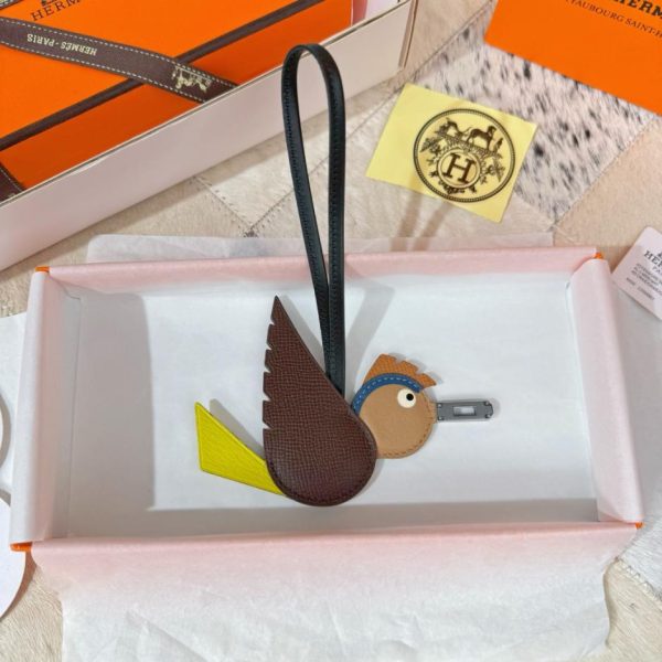 replica,repliche,fake,1:1,earrings,bracelet,ring,jewelry Nuovo charm Hermes a forma di uccello, ciondolo per borsa Hermes a forma di uccello, ornamento per borsa, portachiavi (74XRUI)