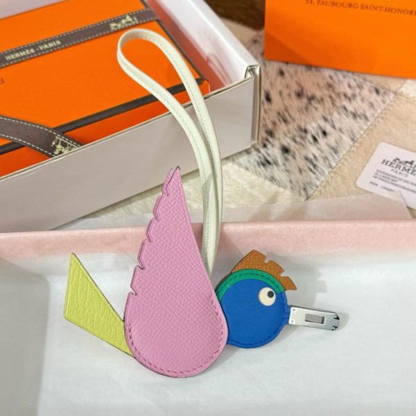 replica,repliche,fake,1:1,earrings,bracelet,ring,jewelry Nuovo ciondolo Hermes a forma di uccello, pendente per borsa Hermes a forma di uccello, ornamento per borsa, portachiavi (J38084)