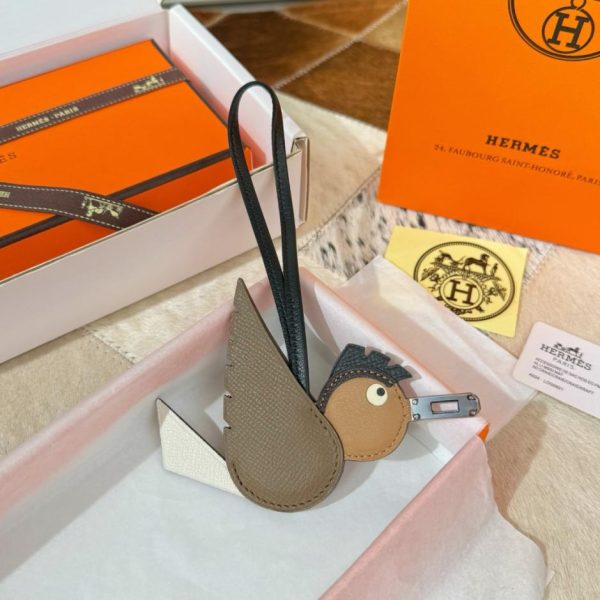 replica,repliche,fake,1:1,earrings,bracelet,ring,jewelry Nuovo charm Hermes a forma di uccello, ciondolo per borsa Hermes a forma di uccello, portachiavi (JU951X)