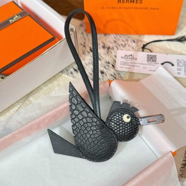 replica,repliche,fake,1:1,earrings,bracelet,ring,jewelry Nuovo charm Hermes a forma di uccello per la borsa Hermes in coccodrillo e con motivo a uccello (LOQWD2)