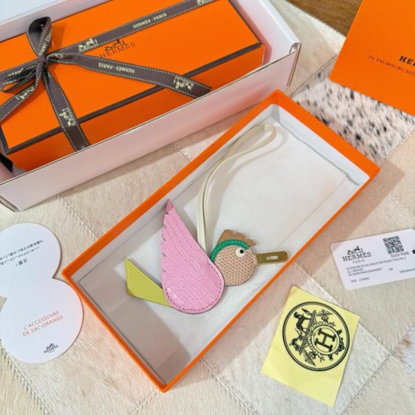 replica,repliche,fake,1:1,earrings,bracelet,ring,jewelry Nuovo charm Hermes Bird, ciondolo per borsa a forma di coccodrillo e uccello (UZHLE8)