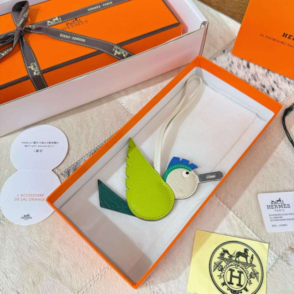 replica,repliche,fake,1:1,earrings,bracelet,ring,jewelry Nuovo charm Hermes a forma di uccello per la borsa Hermes in coccodrillo e con motivo a uccello (XA98AX) replica,repliche,fake,1:1,earrings,bracelet,ring,jewelry Nuovo charm Hermes a forma di uccello per la borsa Hermes in coccodrillo e con motivo a uccello (XA98AX)