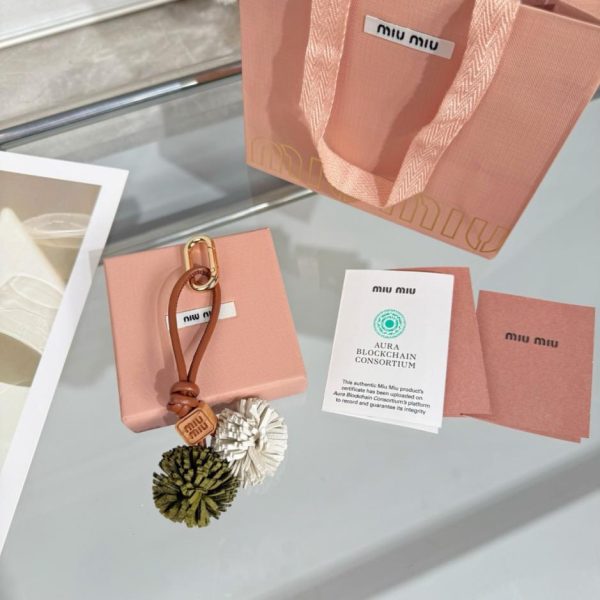 replica,repliche,fake,1:1,earrings,bracelet,ring,jewelry Ciondolo a forma di fiore MIUMIU per borsa, taglia grande (F2STB6)