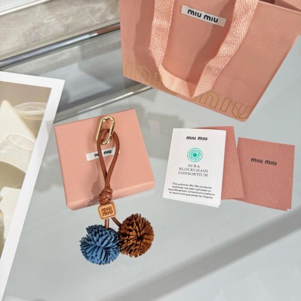 replica,repliche,fake,1:1,earrings,bracelet,ring,jewelry Ciondolo per borsa a forma di fiore MIUMIU, taglia grande (UNNHQN)
