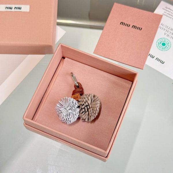 replica,repliche,fake,1:1,earrings,bracelet,ring,jewelry Ciondolo a forma di fiore MIUMIU per borsa (4WNKQ2)