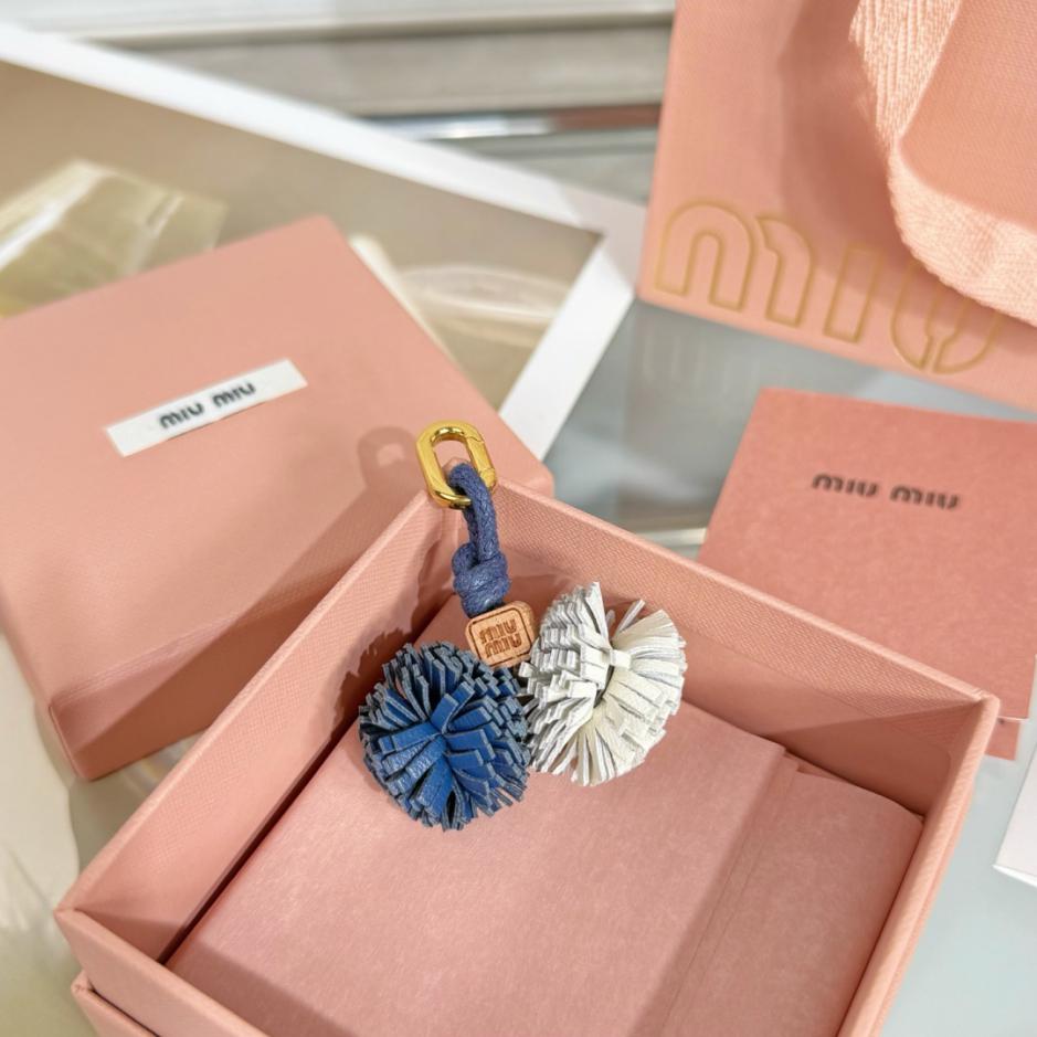 replica,repliche,fake,1:1,earrings,bracelet,ring,jewelry Ciondolo a forma di fiore MIUMIU per borsa (8FFZ44) replica,repliche,fake,1:1,earrings,bracelet,ring,jewelry Ciondolo a forma di fiore MIUMIU per borsa (8FFZ44)