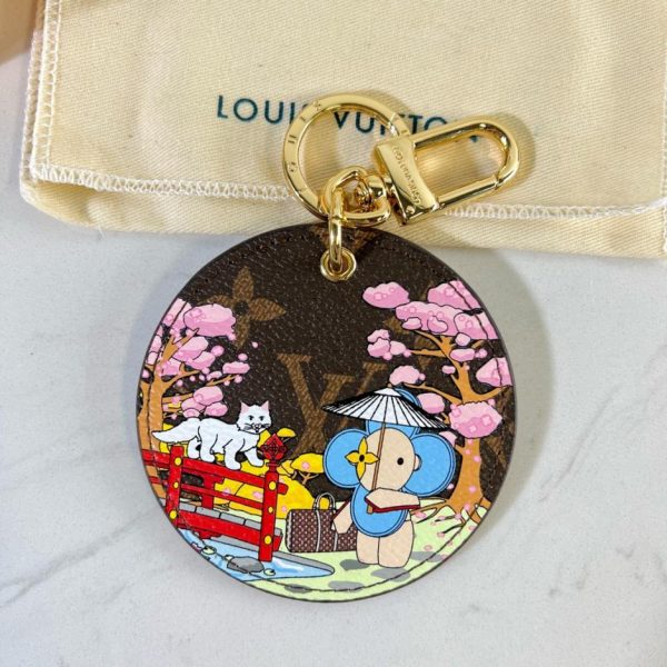 replica,repliche,fake,1:1,earrings,bracelet,ring,jewelry Portachiavi LV, ciondolo rotondo, portachiavi rotondo M00499ILLUSTRE JAPANESE GARDEN XMAS bag charm (SHIMSY)