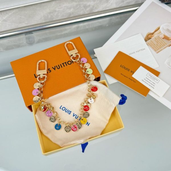 replica,repliche,fake,1:1,earrings,bracelet,ring,jewelry Portachiavi LV lungo 35 cm, ciondolo per borsa con perline, catena per borsa, ornamento per borsa e portachiavi Spring Street (26H0JY)