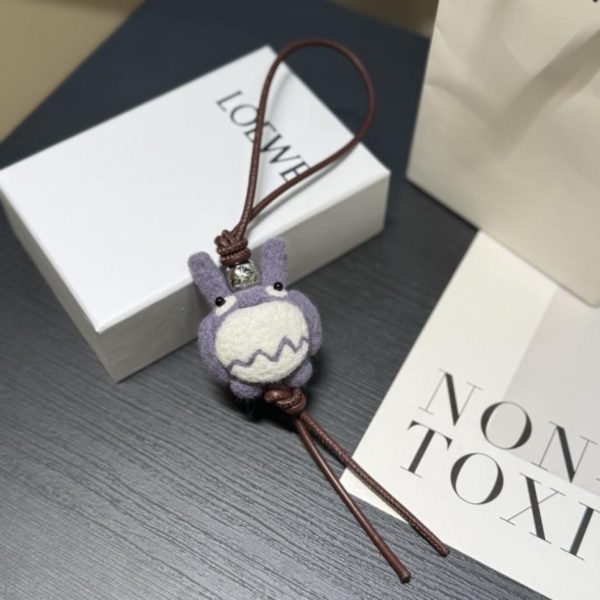 replica,repliche,fake,1:1,earrings,bracelet,ring,jewelry Nuovo arrivo: Ciondolo Loewe Totoro in feltro e pelle di vacchetta (FNGMMJ)