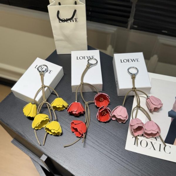 replica,repliche,fake,1:1,earrings,bracelet,ring,jewelry Nuovo ciondolo Loewe con fiori di ciliegio (6W6763)
