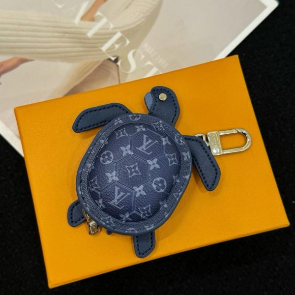 replica,repliche,fake,1:1,earrings,bracelet,ring,jewelry Nuovo ciondolo a forma di tartaruga LV (NG26GV)