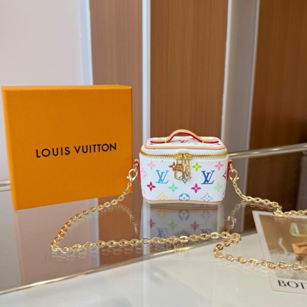 replica,repliche,fake,1:1,earrings,bracelet,ring,jewelry Borsa a tracolla Louis Vuitton Mini Microvanity Cosmetic Bag (HOKR7W)
